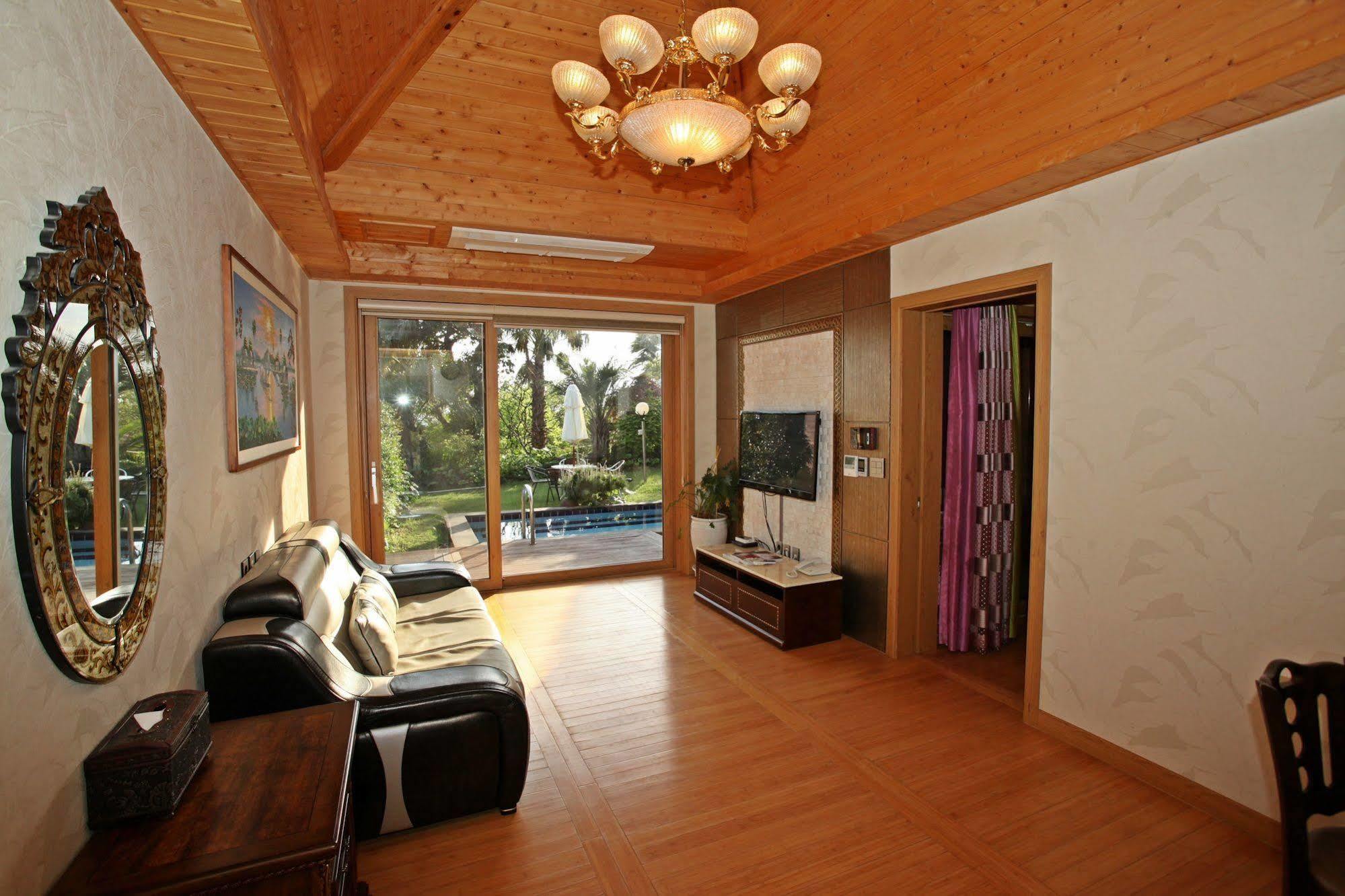 Palm Valley Resort Seogwipo Extérieur photo