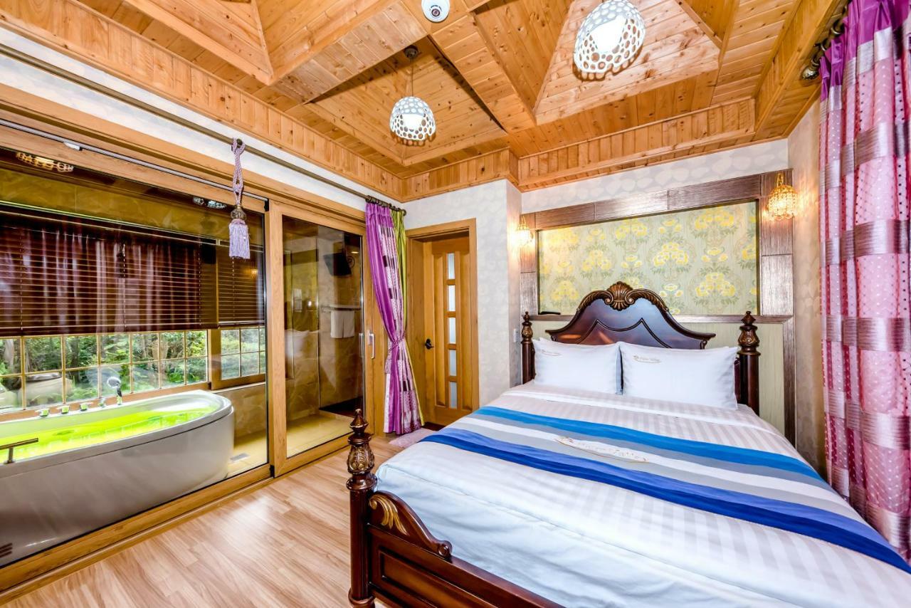 Palm Valley Resort Seogwipo Extérieur photo