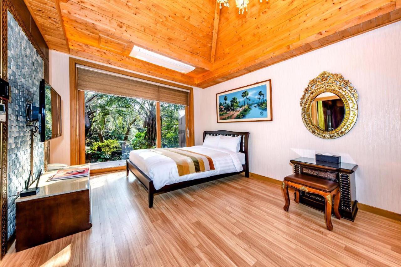 Palm Valley Resort Seogwipo Extérieur photo